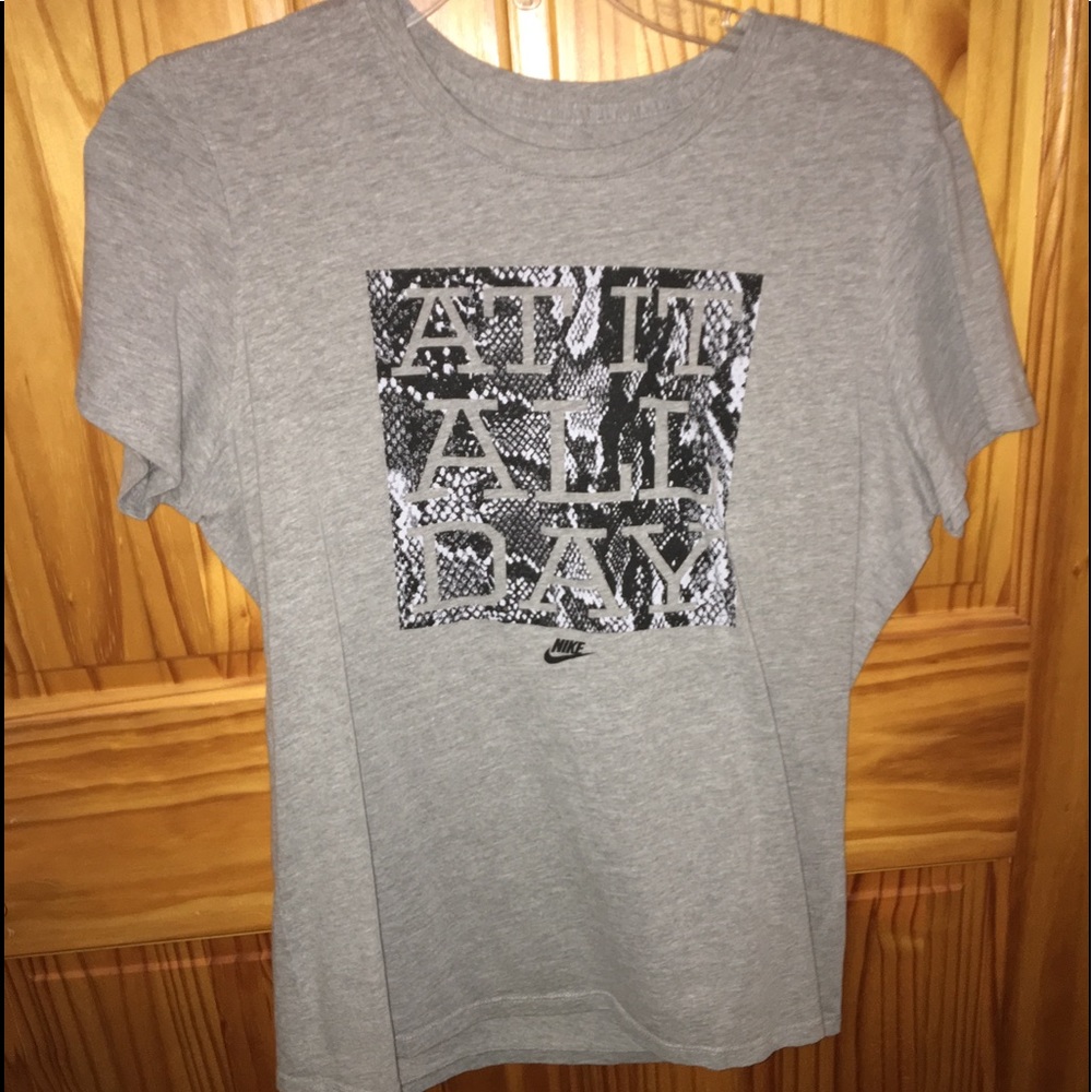 NIKE tee